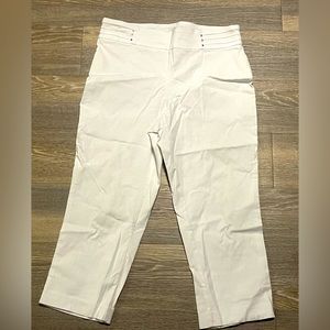 JM Collection, size medium, white pull on Capri pants